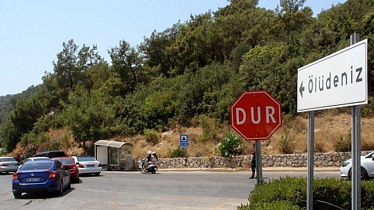 Ölüdeniz'e ulaşmak için kilometrelerce yürüdüler