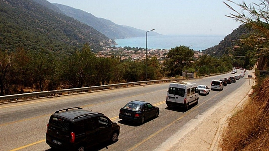 Ölüdeniz'e ulaşmak için kilometrelerce yürüdüler