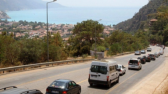 Ölüdeniz'e ulaşmak için kilometrelerce yürüdüler