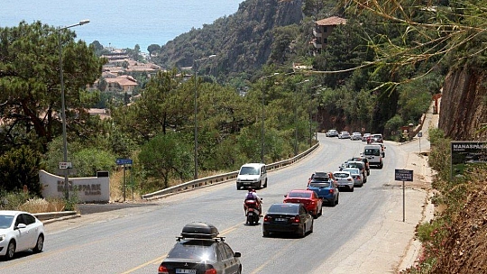 Ölüdeniz'e ulaşmak için kilometrelerce yürüdüler