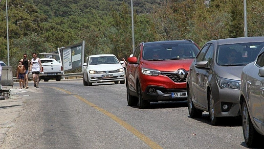 Ölüdeniz'e ulaşmak için kilometrelerce yürüdüler