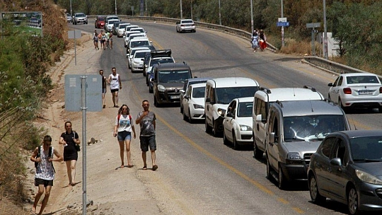 Ölüdeniz'e ulaşmak için kilometrelerce yürüdüler