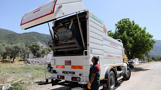 Çöp konteynerlerine hassas temizlik