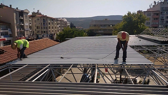 Perşembe Pazarının Çatısı Yenileniyor