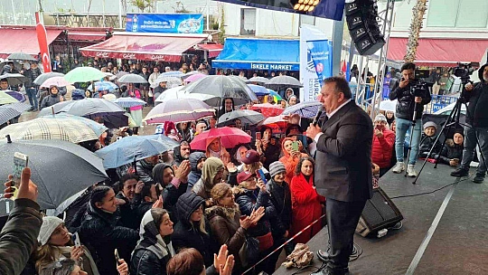 SAĞANAK YAĞIŞ ALTINDA SAATLERCE HORON OYNADILAR