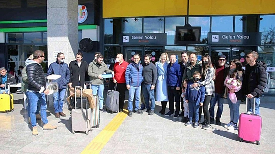 Savaşın ortasında kalan turizmciler 84 saatlik yolculuğun ardından Bodrum'a ulaştı: İlk işleri baklava yemek oldu
