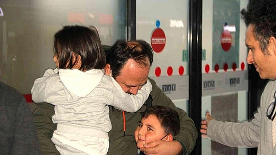 Savaşın ortasında kalan turizmciler 84 saatlik yolculuğun ardından Bodrum'a ulaştı: İlk işleri baklava yemek oldu