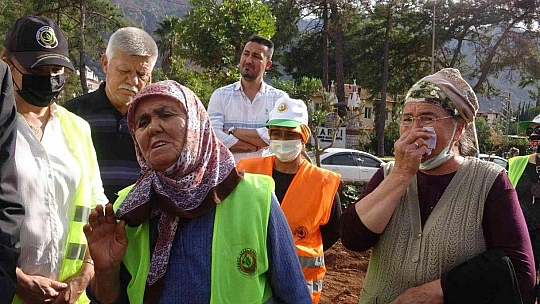 Şehit olan torunu için portakal ağacı dikti