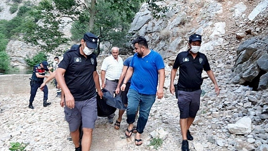 Seydikemer'de serinlemek için girdiği derede boğuldu