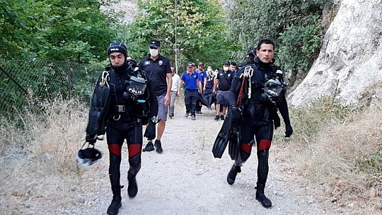 Seydikemer'de serinlemek için girdiği derede boğuldu