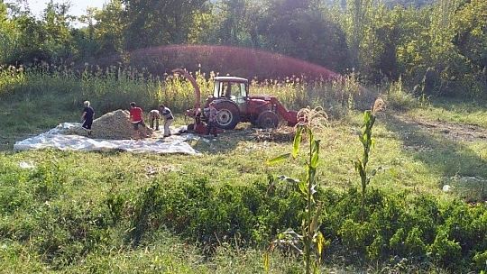 Silaj makinesi çiftçinin kolunu kopardı