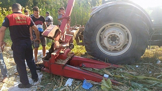 Silaj makinesi çiftçinin kolunu kopardı