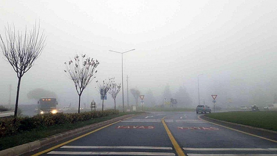 SİS NEDENİYLE GÖRÜŞ MESAFESİ 10 METREYE DÜŞTÜ