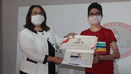 Türkiye birincisi Muğla'nın başarılı öğrencileri ödüllendirildi