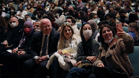 Üniversiteliler tiyatroya doydu