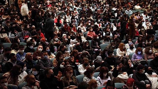 Üniversiteliler tiyatroya doydu