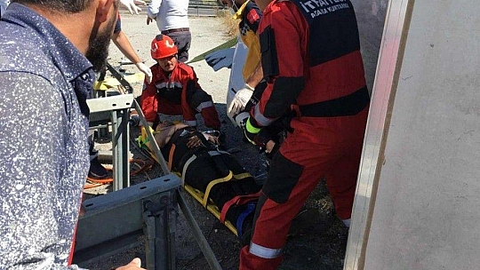 Üst geçitte tehlikeli kaza