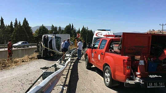 Üst geçitte tehlikeli kaza