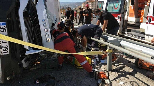 Üst geçitte tehlikeli kaza