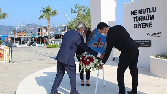 Fethiye'de sosyal mesafeli 23 Nisan töreni