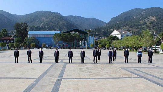 Fethiye'de sosyal mesafeli 23 Nisan töreni