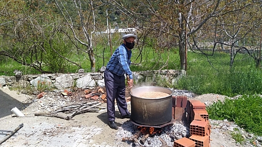Hıdrellez Şenliği Yerine Aşure İkram Edildi
