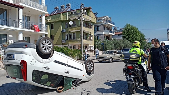 FETHİYE'DE TAKLA ATAN OTOMOBİLİN SÜRÜCÜSÜ HASTANEYE KALDIRILDI
