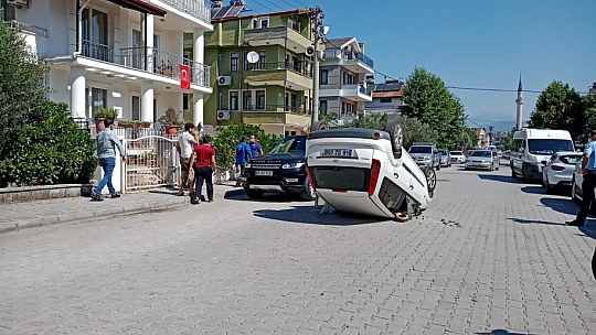 FETHİYE'DE TAKLA ATAN OTOMOBİLİN SÜRÜCÜSÜ HASTANEYE KALDIRILDI