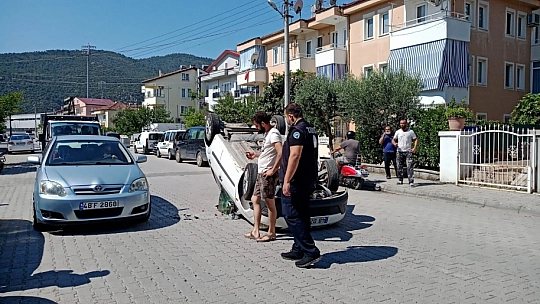 FETHİYE'DE TAKLA ATAN OTOMOBİLİN SÜRÜCÜSÜ HASTANEYE KALDIRILDI