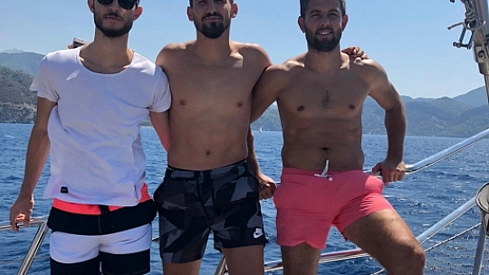 Fethiyesporlu futbolcular tekne turu yaptı