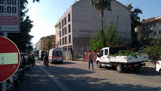 İnşaat iskelesi çöktü 4 yaralı