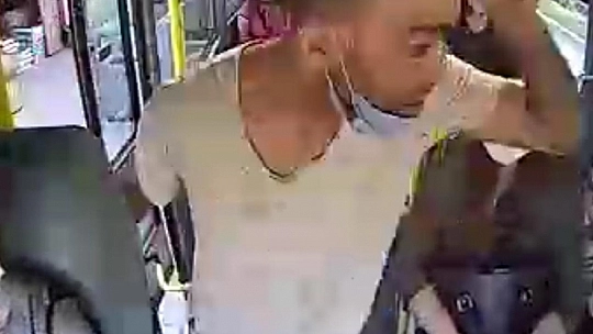 DOLMUŞ ŞOFÖRÜNE SALDIRI ANI KAMERADA