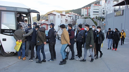 İnternet korsanları adliyeye sevk edildi