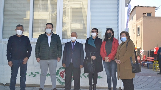 Yardımsever kaptandan engelli öğrencilere forma 