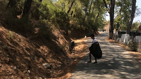 Bir Yandan Nöbet Tutup, Bir Yandan Yardıma Koşuyorlar