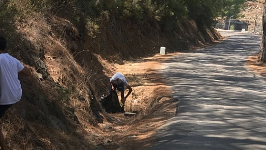 Bir Yandan Nöbet Tutup, Bir Yandan Yardıma Koşuyorlar