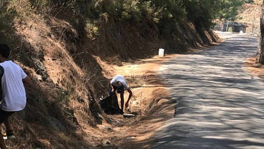 Bir Yandan Nöbet Tutup, Bir Yandan Yardıma Koşuyorlar