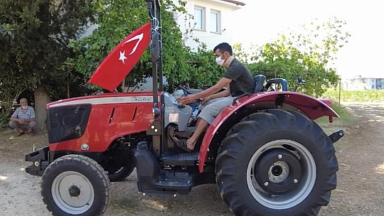 Bakan Kurum'un Söz Verdiği Traktör Teslim Edildi