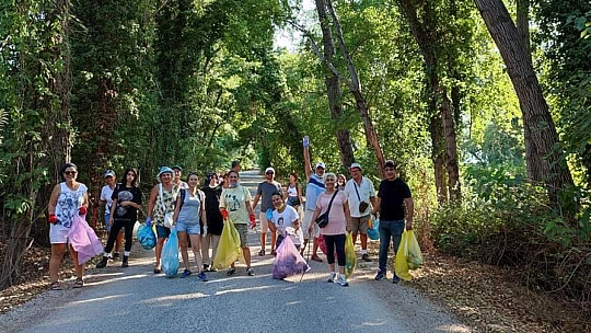 Gönüllü vatandaşların çevre temizliği örnek oluyor