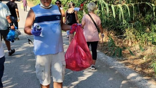 Gönüllü vatandaşların çevre temizliği örnek oluyor