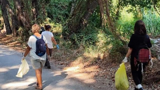 Gönüllü vatandaşların çevre temizliği örnek oluyor