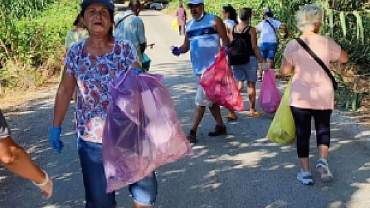 Gönüllü vatandaşların çevre temizliği örnek oluyor