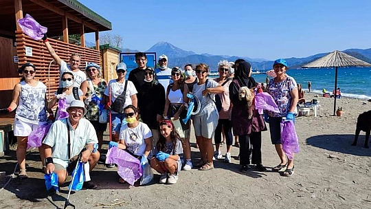 Gönüllü vatandaşların çevre temizliği örnek oluyor