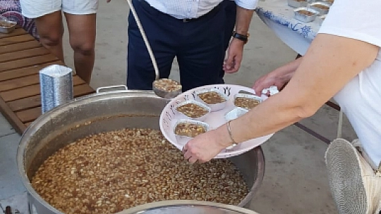 Geleneksel aşure etkinline yoğun katılım