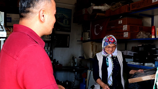 Demirtaş'tan esnaf ziyaretleri sürüyor