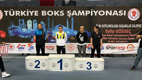 Şampiyonadan madalya ile döndü