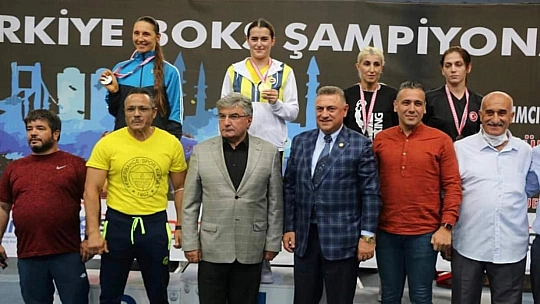 Şampiyonadan madalya ile döndü