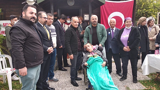 Engelli Çocukları Sevindirdiler
