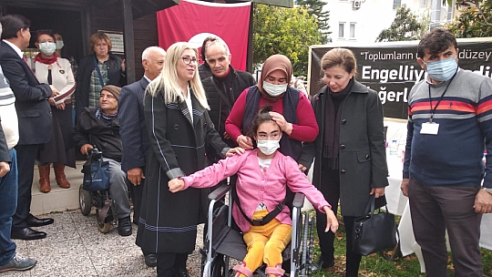 Engelli Çocukları Sevindirdiler
