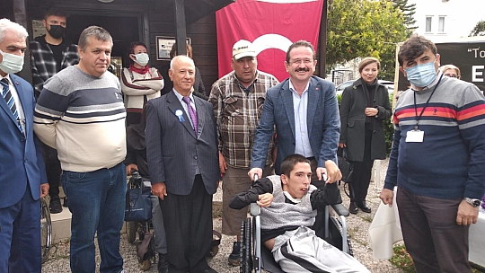 Engelli Çocukları Sevindirdiler